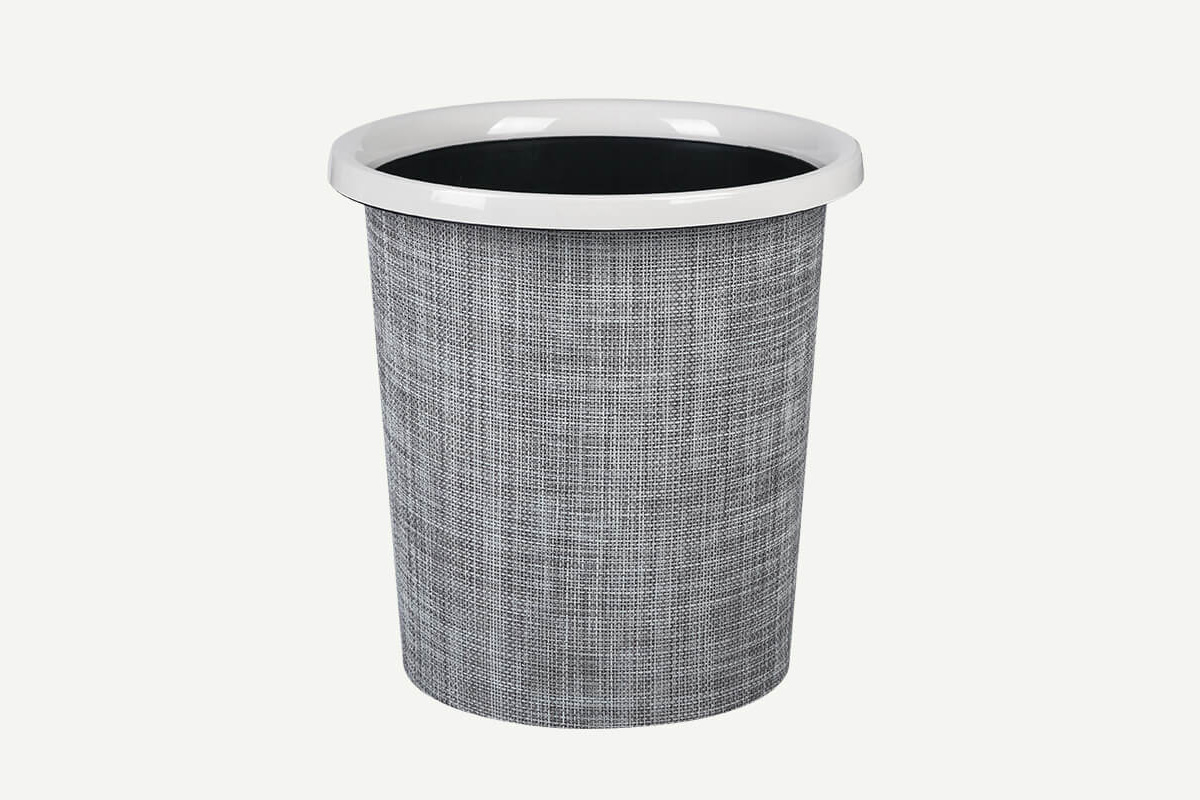 Outdoor plastic garbage can